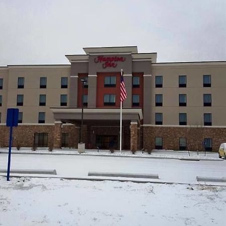 Hampton Inn Pratt Exterior photo